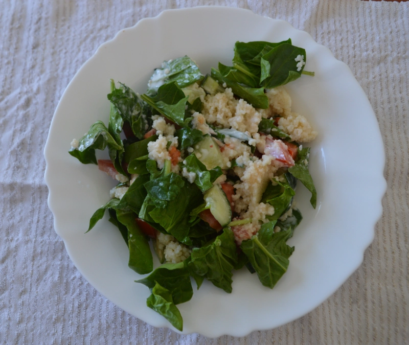 Ensalada de Quinoa: Almuerzo Completo, Saciante y Listo en 10 Minutos